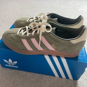 Olive Suede and light Pink Gazelle (unworn / new in box / tags on / verified )
